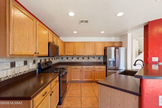 675 W Ash Ridge Drive, Green Valley, AZ 85614