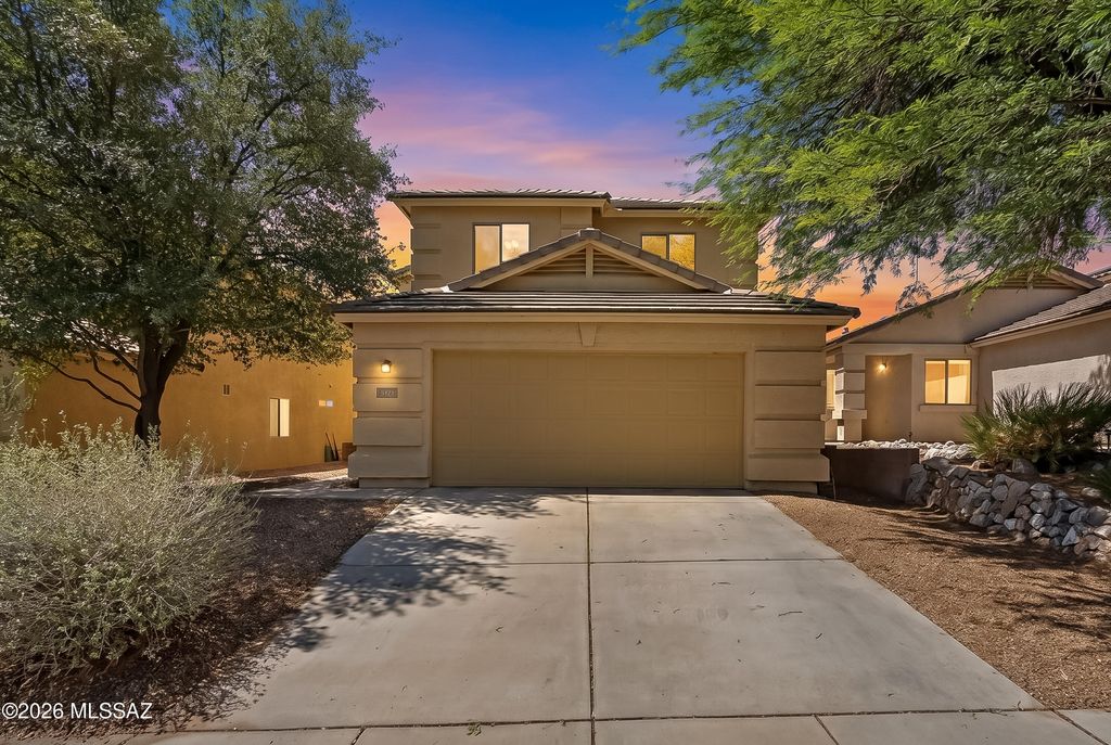 675 W Ash Ridge Drive, Green Valley, AZ 85614