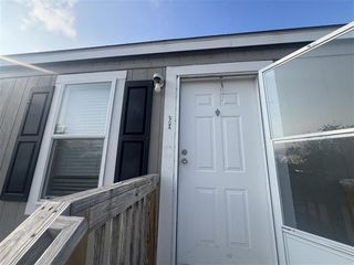 302 Sparrow LN, Kyle, TX 78640