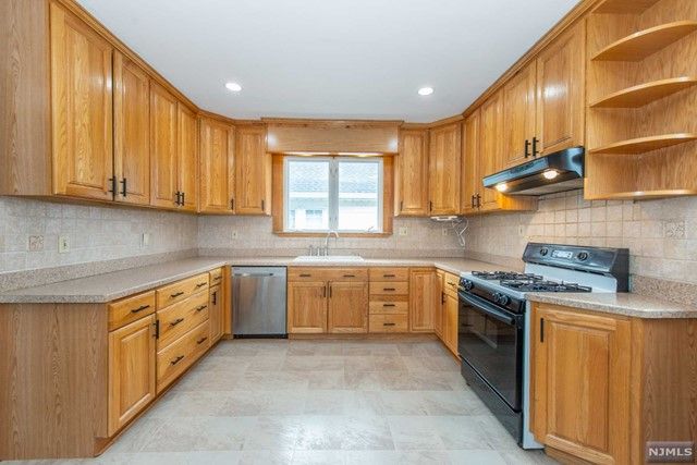 48 Redman Place, Totowa, NJ 07512