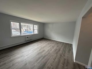 28D W 23rd Street 2, Bayonne, NJ 07002
