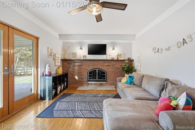 5267 Rostraver Court, Shelby Charter Township, MI 48316