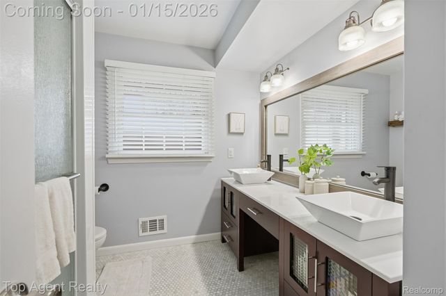 5267 Rostraver Court, Shelby Charter Township, MI 48316