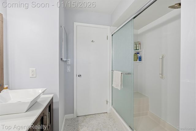 5267 Rostraver Court, Shelby Charter Township, MI 48316