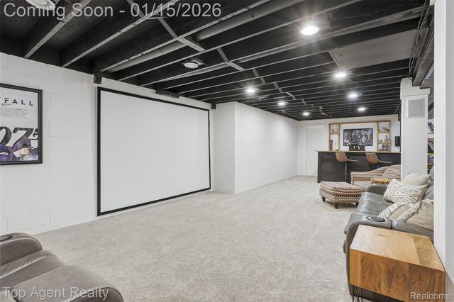 5267 Rostraver Court, Shelby Charter Township, MI 48316