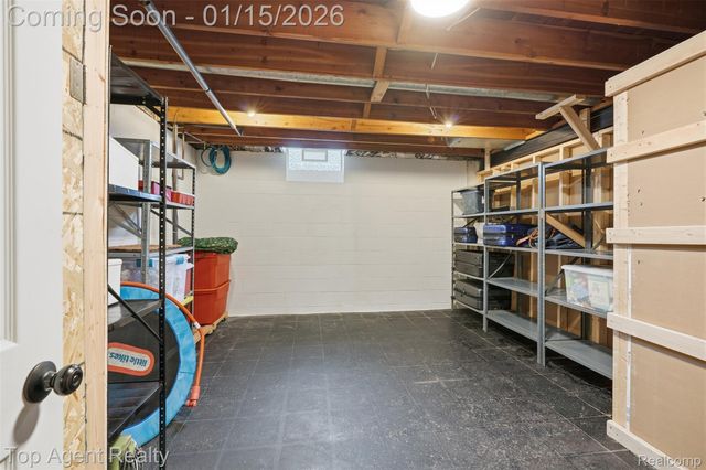 5267 Rostraver Court, Shelby Charter Township, MI 48316