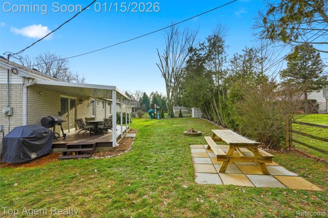 5267 Rostraver Court, Shelby Charter Township, MI 48316