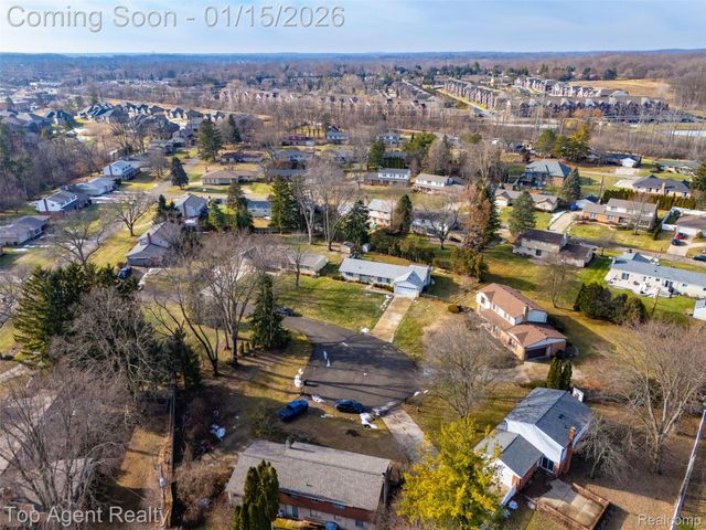 5267 Rostraver Court, Shelby Charter Township, MI 48316