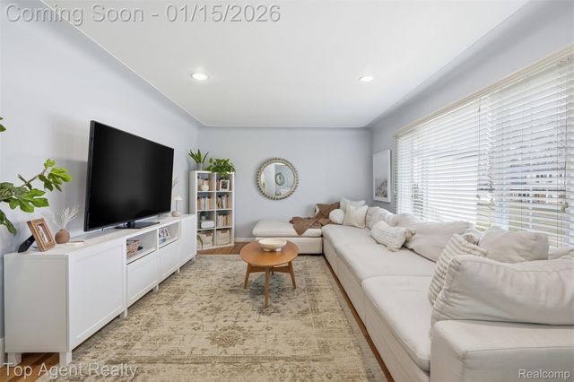 5267 Rostraver Court, Shelby Charter Township, MI 48316