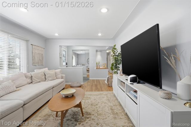 5267 Rostraver Court, Shelby Charter Township, MI 48316