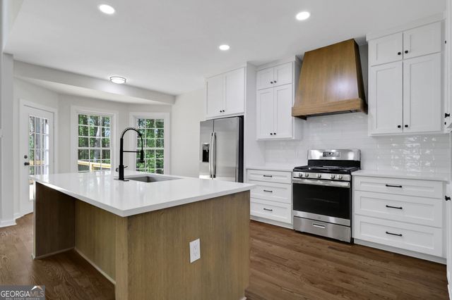 6259 Spring Lake Drive, Flowery Branch, GA 30542