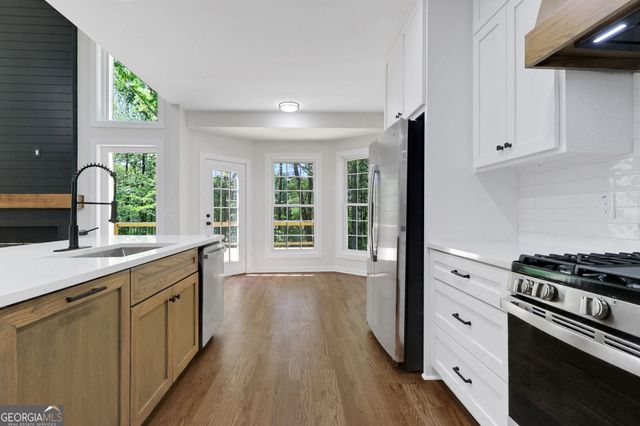 6259 Spring Lake Drive, Flowery Branch, GA 30542