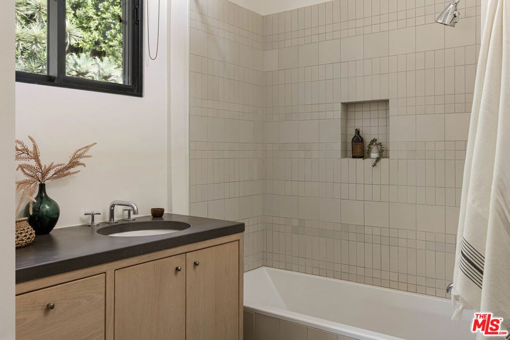 Image 17 of property listing at 459 Dustin Drive, Los Angeles, CA 90065