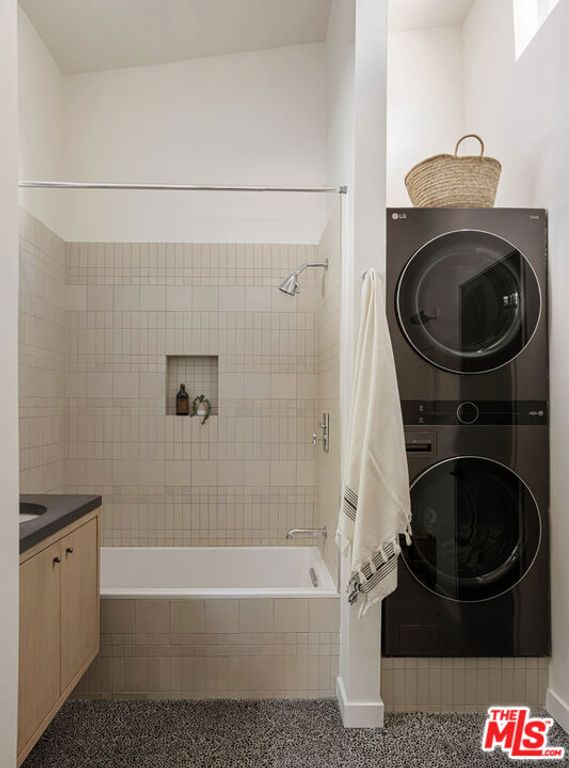 Image 18 of property listing at 459 Dustin Drive, Los Angeles, CA 90065