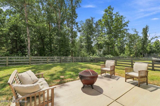 203 Blue Ridge Cir, Mt Washington, KY 40047