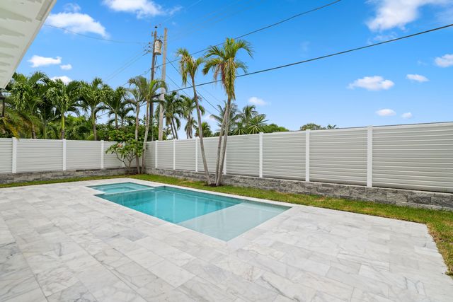 533 Driftwood Road, North Palm Beach, FL 33408