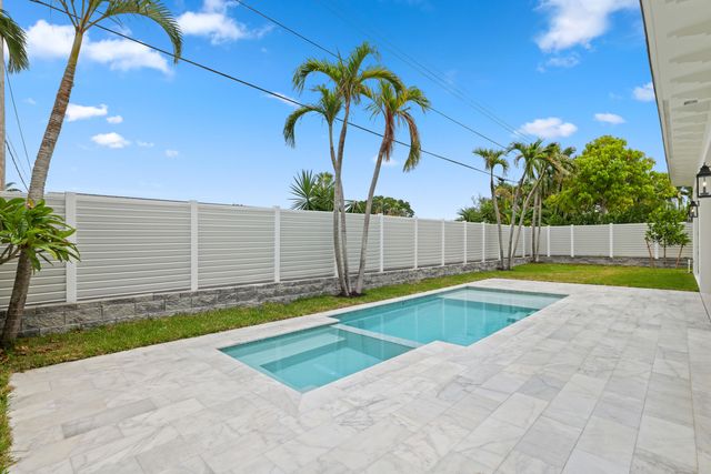 533 Driftwood Road, North Palm Beach, FL 33408