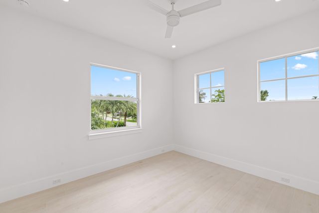 533 Driftwood Road, North Palm Beach, FL 33408