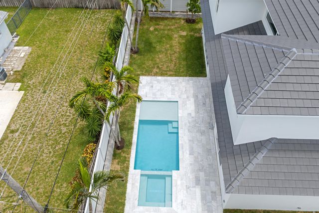 533 Driftwood Road, North Palm Beach, FL 33408