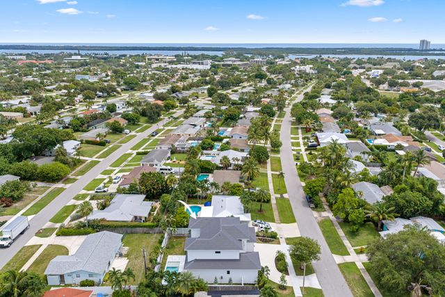 533 Driftwood Road, North Palm Beach, FL 33408