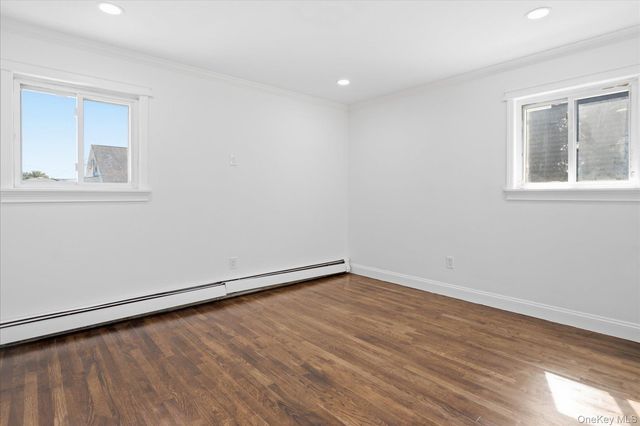 14 Garfield Place, Lindenhurst, NY 11757