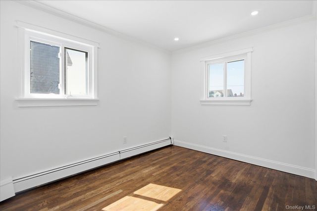 14 Garfield Place, Lindenhurst, NY 11757