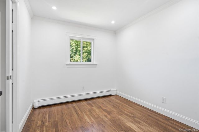 14 Garfield Place, Lindenhurst, NY 11757