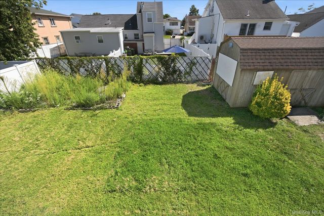 14 Garfield Place, Lindenhurst, NY 11757
