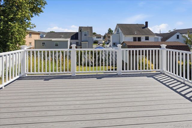 14 Garfield Place, Lindenhurst, NY 11757