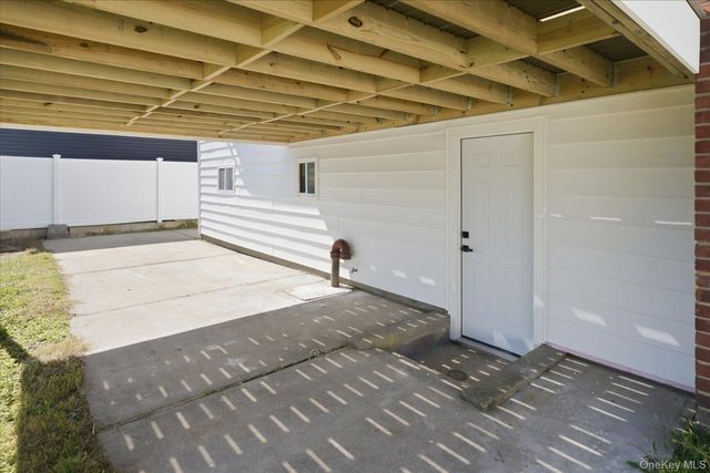 14 Garfield Place, Lindenhurst, NY 11757