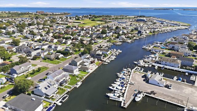 14 Garfield Place, Lindenhurst, NY 11757
