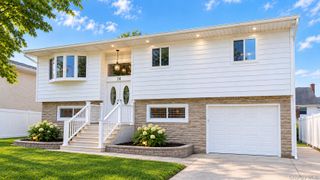 14 Garfield Place, Lindenhurst, NY 11757
