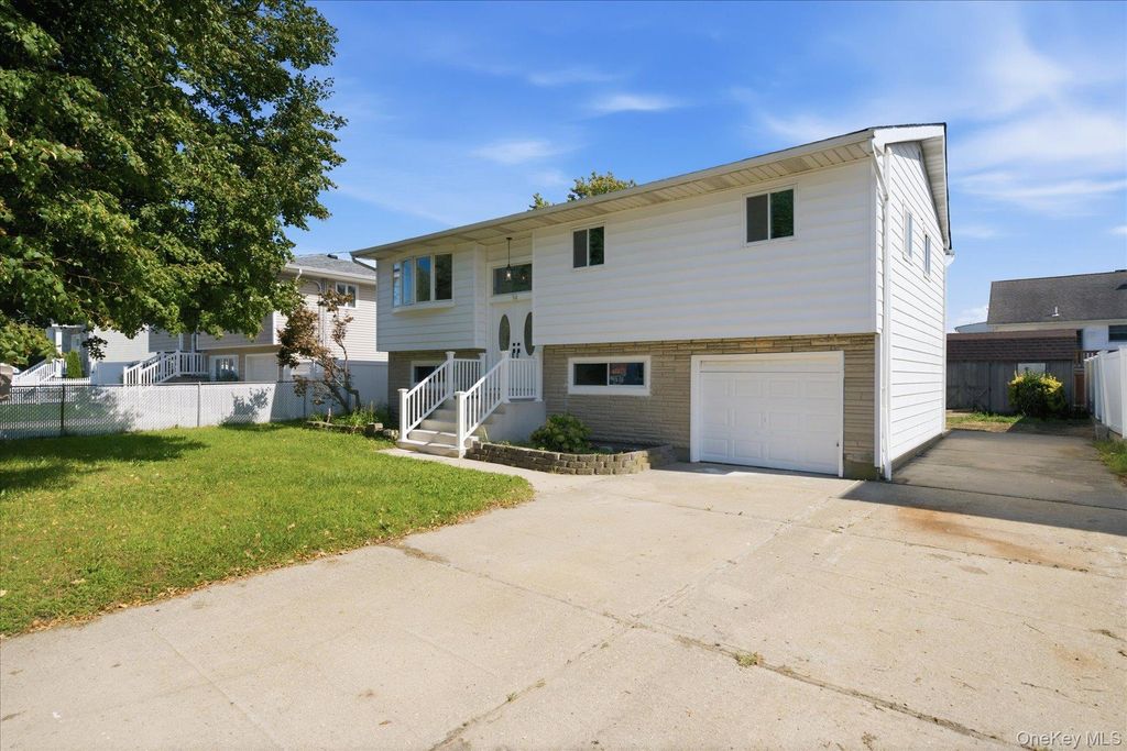 14 Garfield Place, Lindenhurst, NY 11757 — exterior