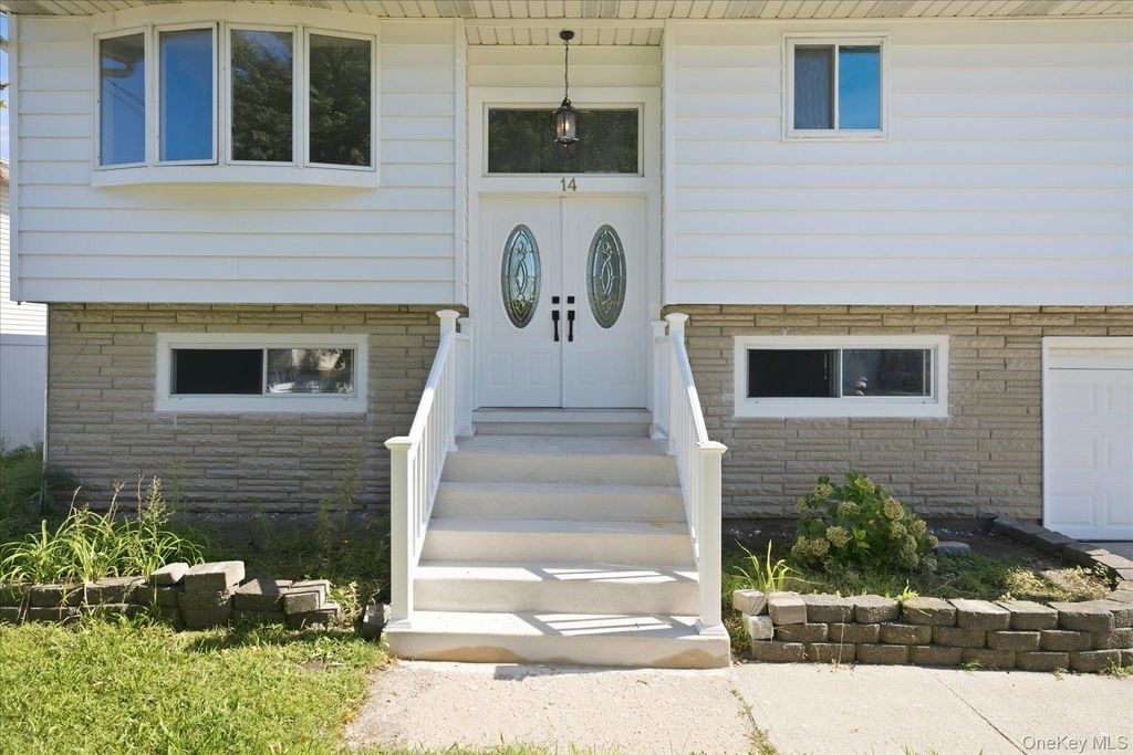 14 Garfield Place, Lindenhurst, NY 11757 — photo 3