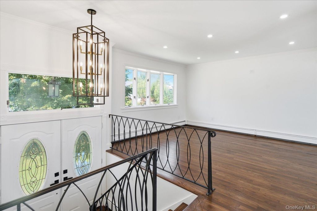 14 Garfield Place, Lindenhurst, NY 11757 — photo 5