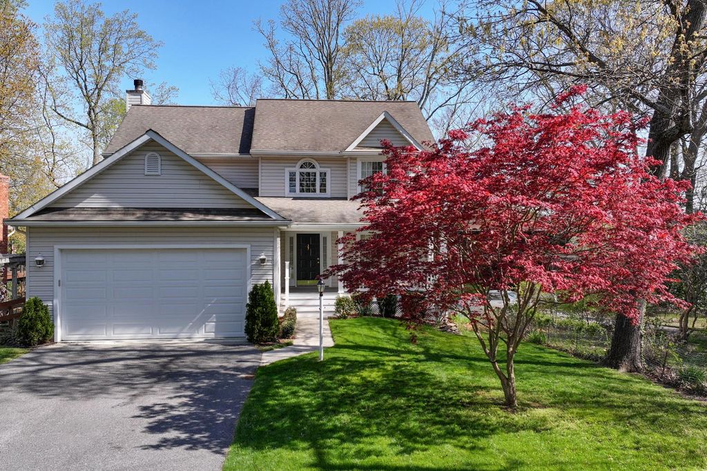 Image 2 of property listing at 928 WATERVIEW DR, Crownsville, MD 21032