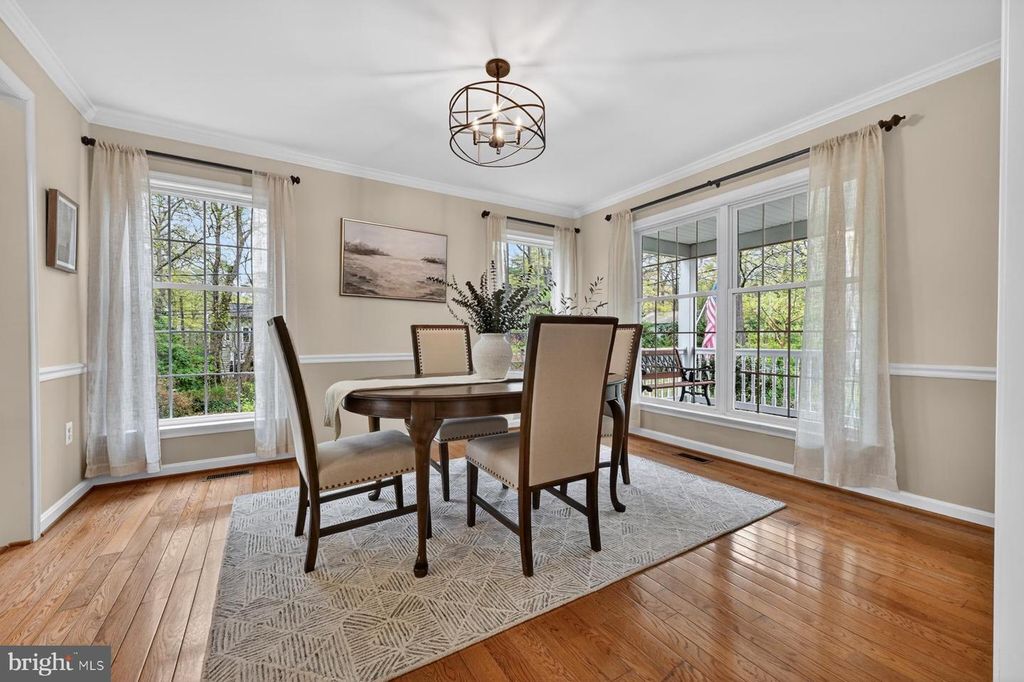 Image 12 of property listing at 928 WATERVIEW DR, Crownsville, MD 21032