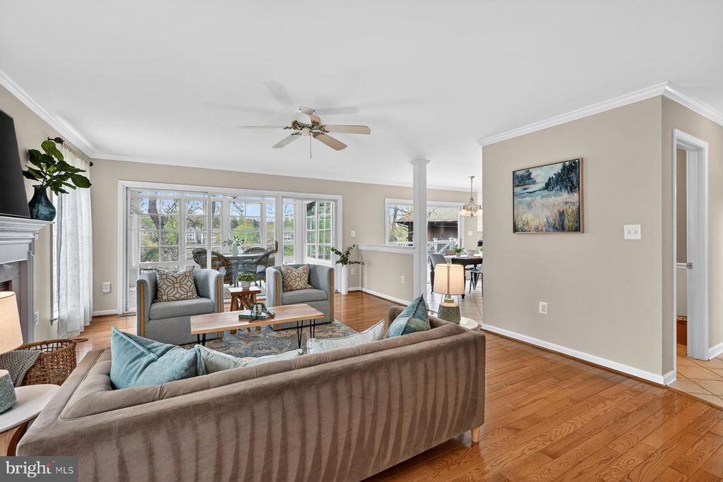 Image 15 of property listing at 928 WATERVIEW DR, Crownsville, MD 21032