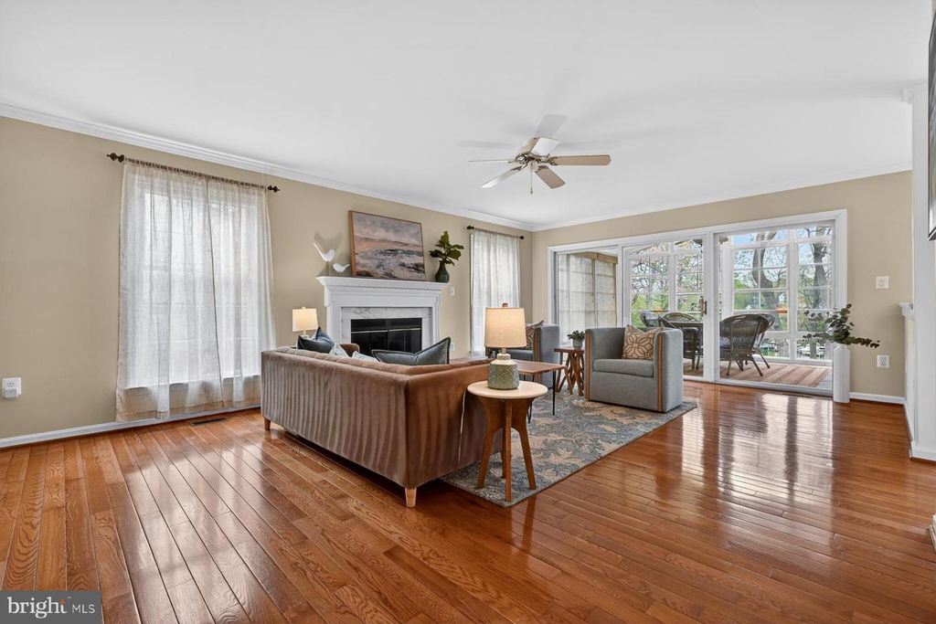 Image 3 of property listing at 928 WATERVIEW DR, Crownsville, MD 21032