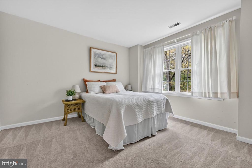 Image 23 of property listing at 928 WATERVIEW DR, Crownsville, MD 21032