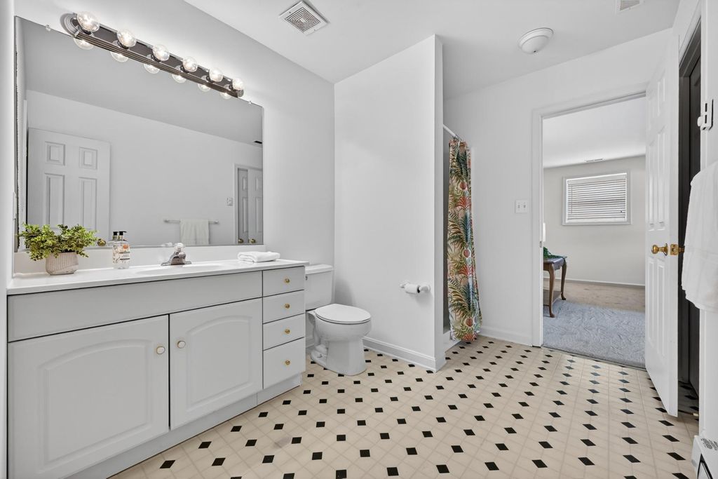 Image 27 of property listing at 928 WATERVIEW DR, Crownsville, MD 21032