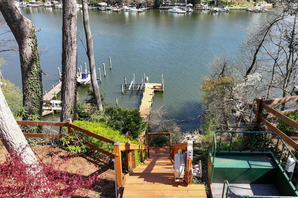 Image 28 of property listing at 928 WATERVIEW DR, Crownsville, MD 21032