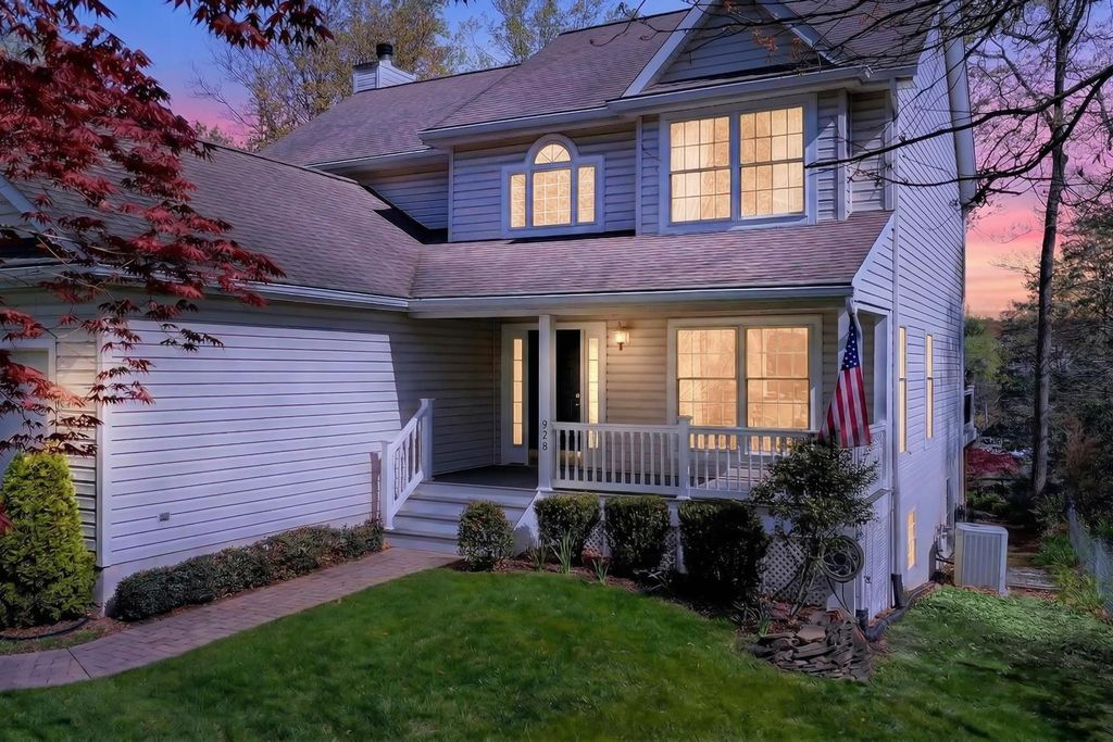 Image 30 of property listing at 928 WATERVIEW DR, Crownsville, MD 21032