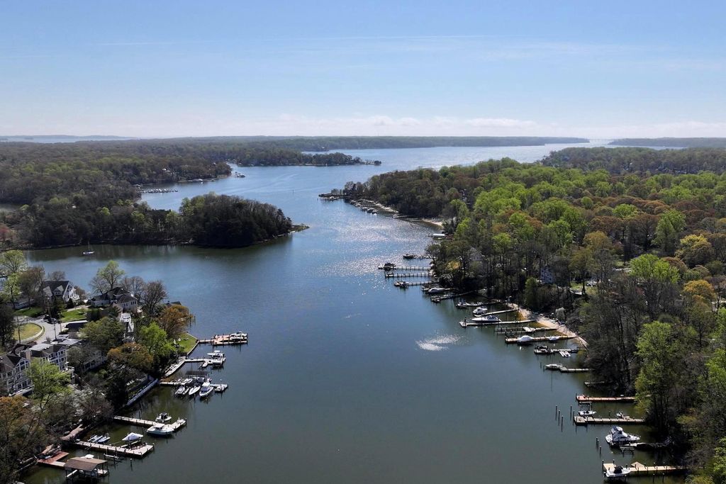 Image 33 of property listing at 928 WATERVIEW DR, Crownsville, MD 21032