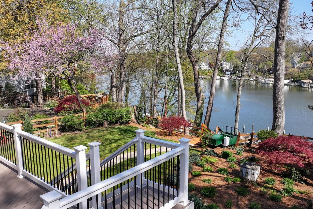 Image 7 of property listing at 928 WATERVIEW DR, Crownsville, MD 21032