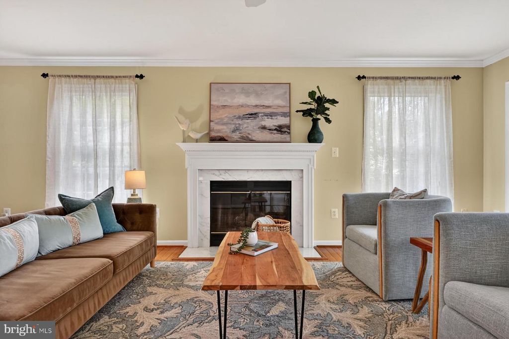 Image 8 of property listing at 928 WATERVIEW DR, Crownsville, MD 21032