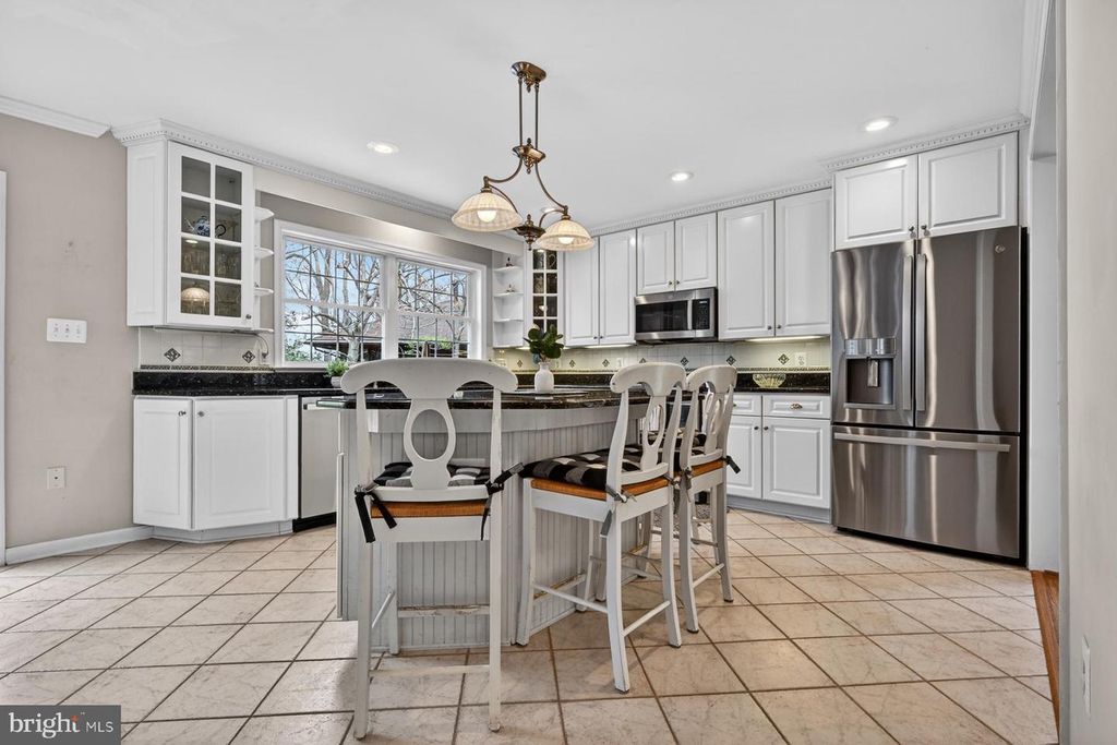 Image 9 of property listing at 928 WATERVIEW DR, Crownsville, MD 21032