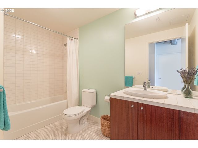 1926 W BURNSIDE St 1404, Portland, OR 97209