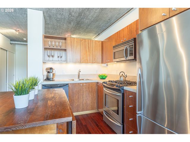 1926 W BURNSIDE St 1404, Portland, OR 97209