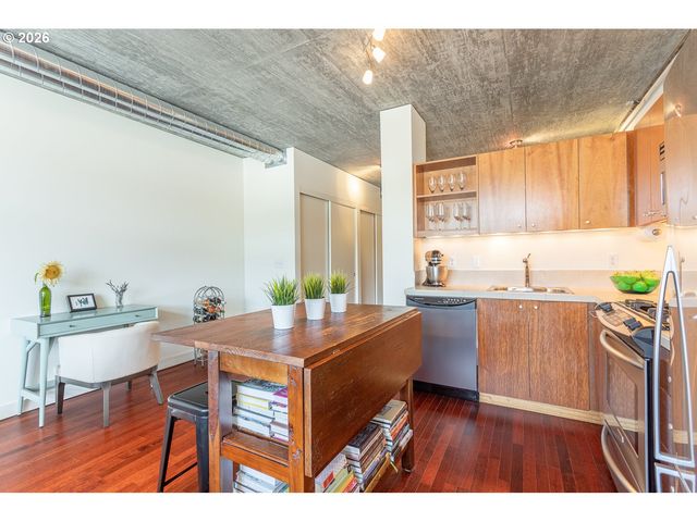 1926 W BURNSIDE St 1404, Portland, OR 97209